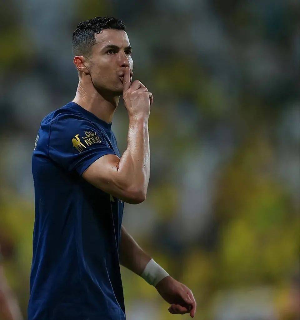 开云APP-夺冠引发热议！，C罗在C9比赛中出色发挥全场沸腾不已