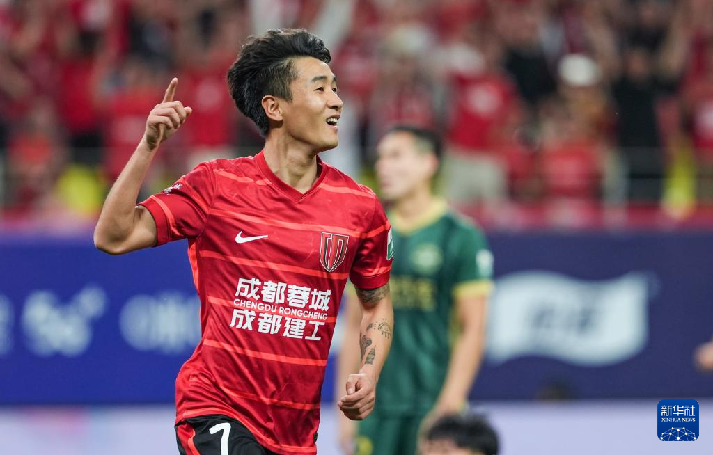 赛后体能课后；成都蓉城主帅复盘备战意大利杯；目标明确；纪律约束更严格(巴萨主帅弗里克简介)